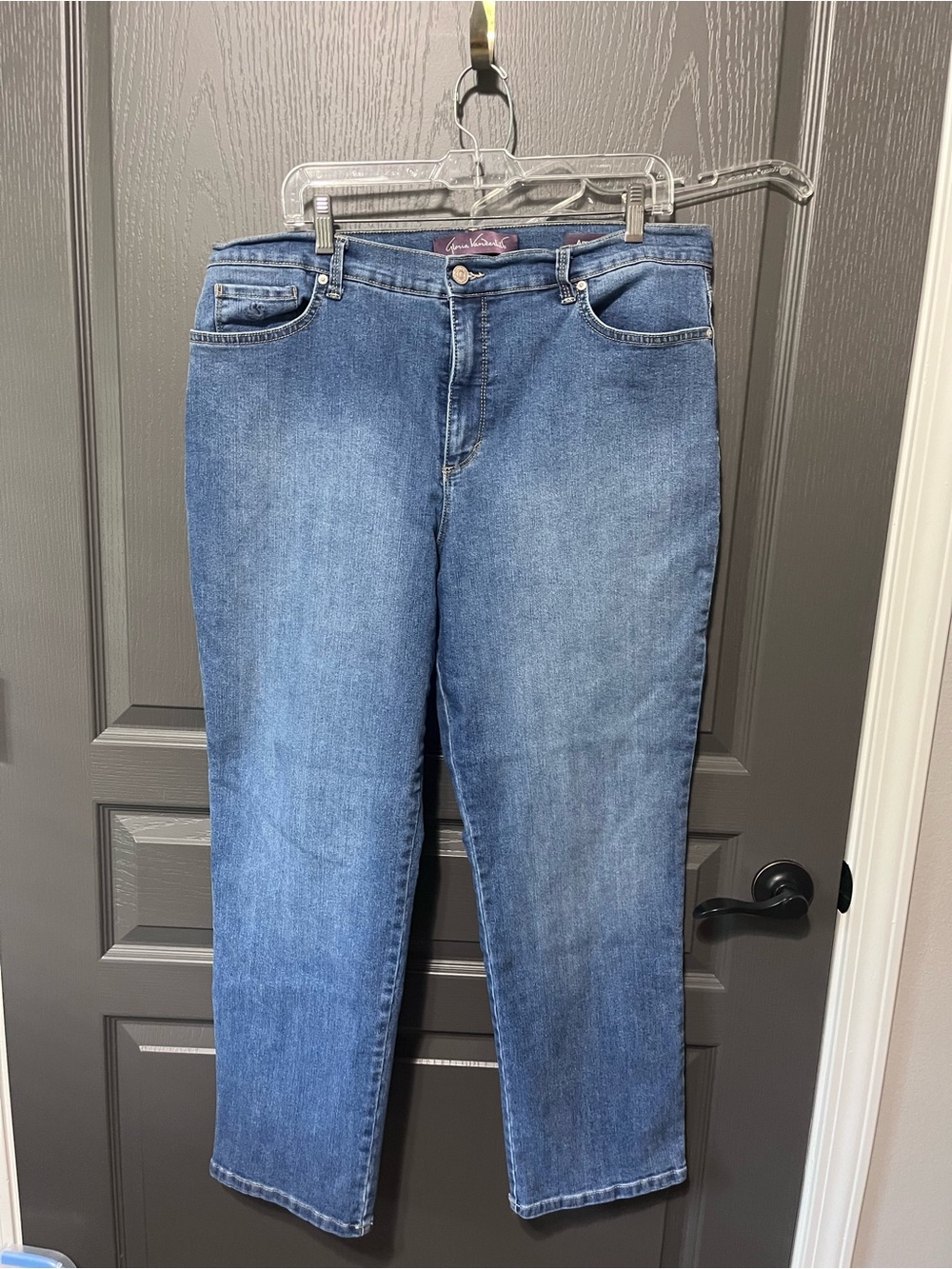 Gloria Vanderbilt Classic Straight-Leg Jeans in Medium Blue